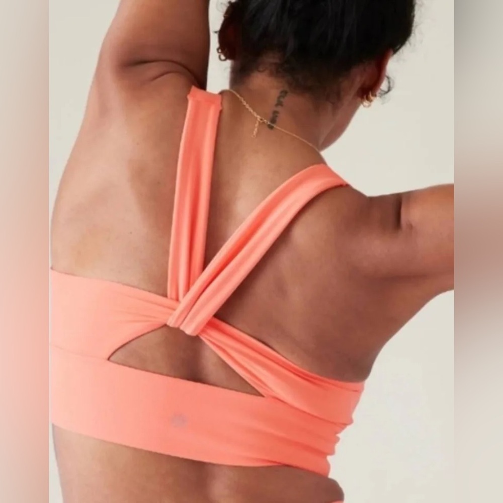 Athleta Coral Twist-Back Sports Bra